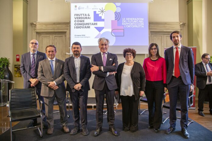 La presentazione della ricerca su giovani e ortofrutta oggi a Bologna.